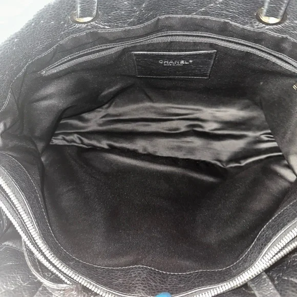 CHANEL On The Road Large Tote - Picture 5 of 15